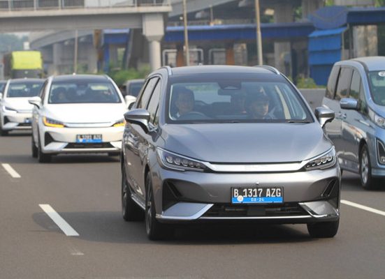 BYD M6